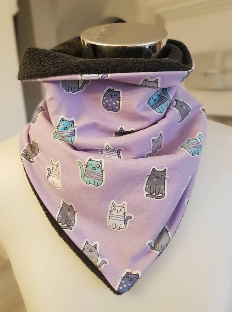 Schlupfschal Aus Fleece Und Baumwolljersey in Lila Mit Katzen Für Kinder von SchenkenoderBehalten