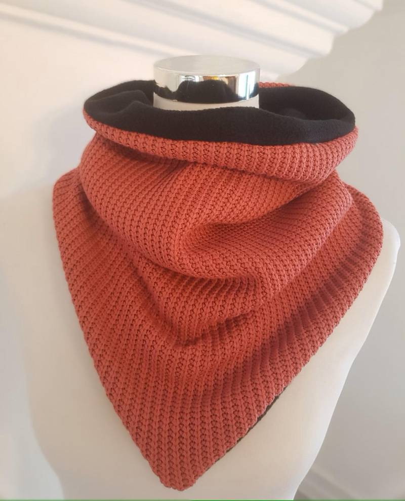 Schlupfschal Aus Fleece Und Baumwollstrick in Korall Schwarz Uni von SchenkenoderBehalten