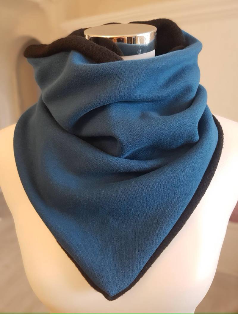 Schlupfschal Aus Fleece Und Wintersweat in Petrol Schwarz von SchenkenoderBehalten