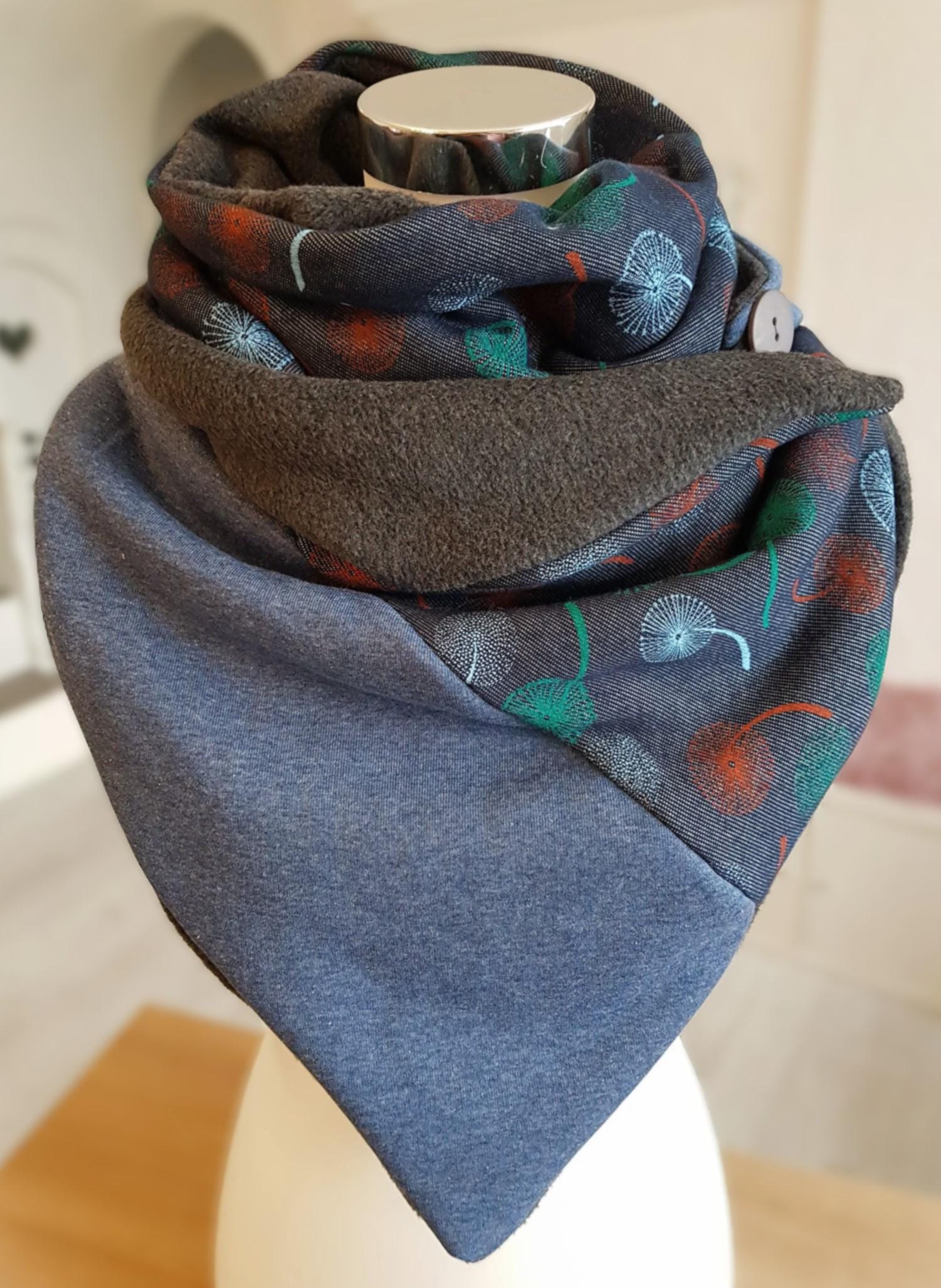 Wickelschal Aus Fleece Und Sweat in Blau Grau Mit Pusteblumen Wickelschal Aus Fleece Und Sweat in Blau Grau Mit Pusteblumen von SchenkenoderBehalten