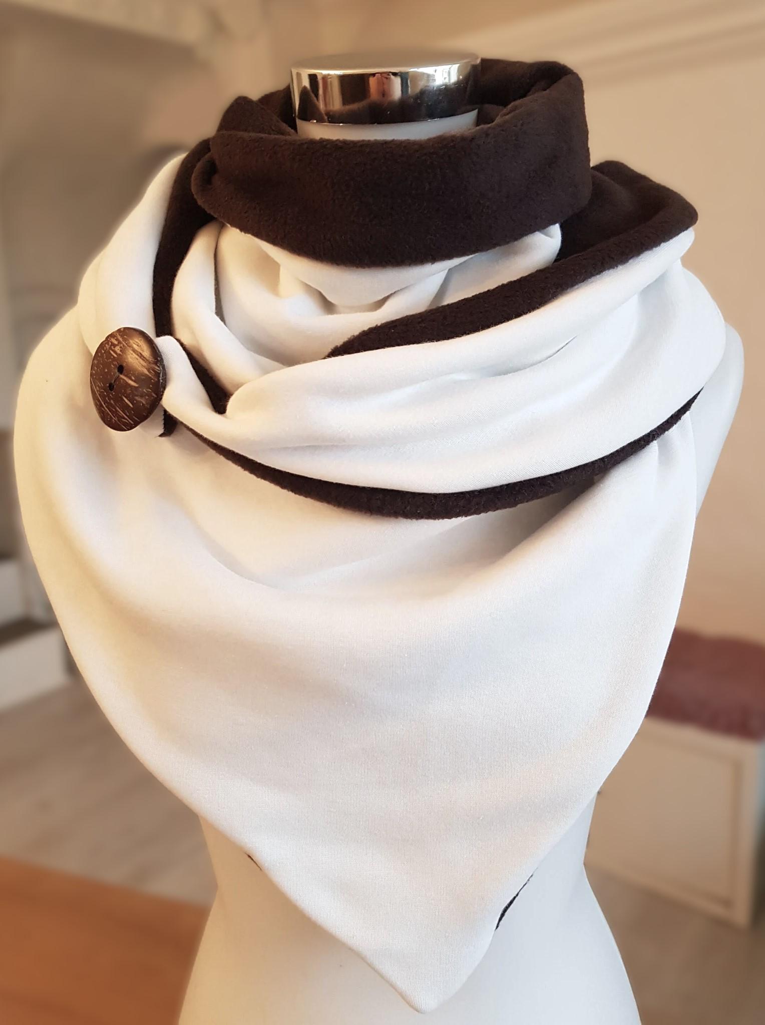 Wickelschal Aus Fleece Und Sweat in Weiß Braun Wickelschal Aus Fleece Und Sweat in Weiß Braun von SchenkenoderBehalten
