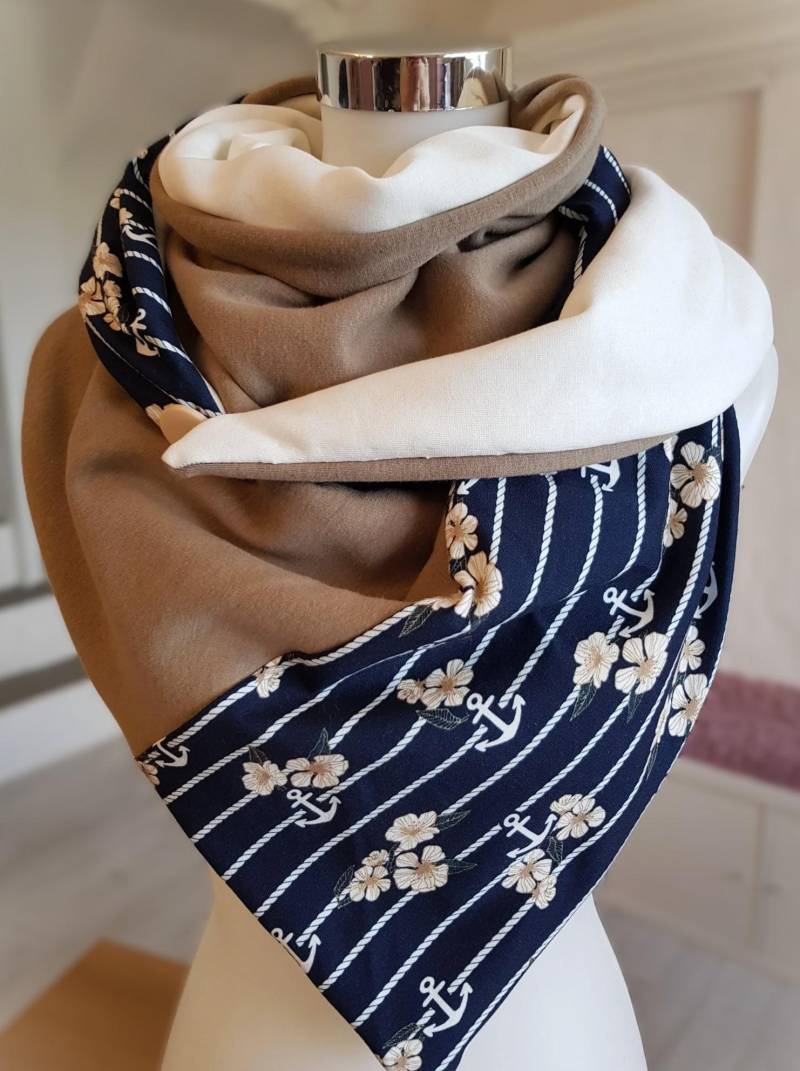 Wickelschal Aus Jersey Und Sweat in Weiß, Beige Blau Mit Ankern Blumen von SchenkenoderBehalten