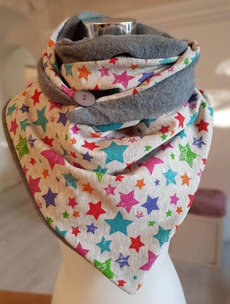 Wickelschal Aus Wintersweat Und Fleece in Grau Mit Bunten Sternen von SchenkenoderBehalten