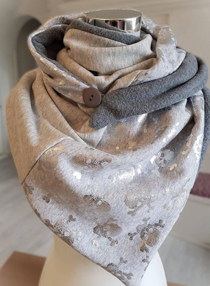 Wickelschal Aus Wintersweat Und Fleece in Grau von SchenkenoderBehalten