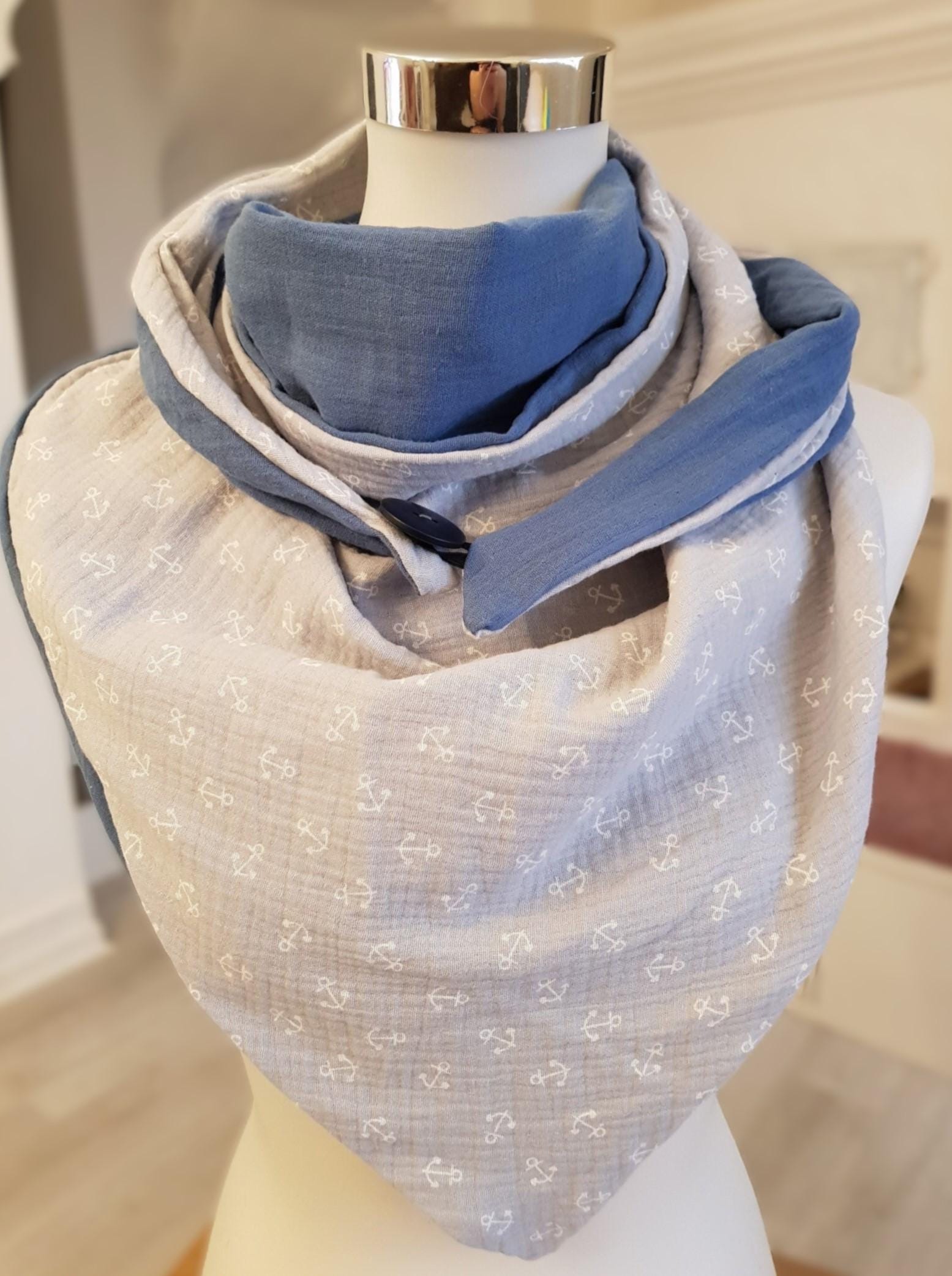 Wickelschal Für Den Frühling in Blau Und Grau Mit Ankern Wickelschal Für Den Frühling in Blau Und Grau Mit Ankern von SchenkenoderBehalten