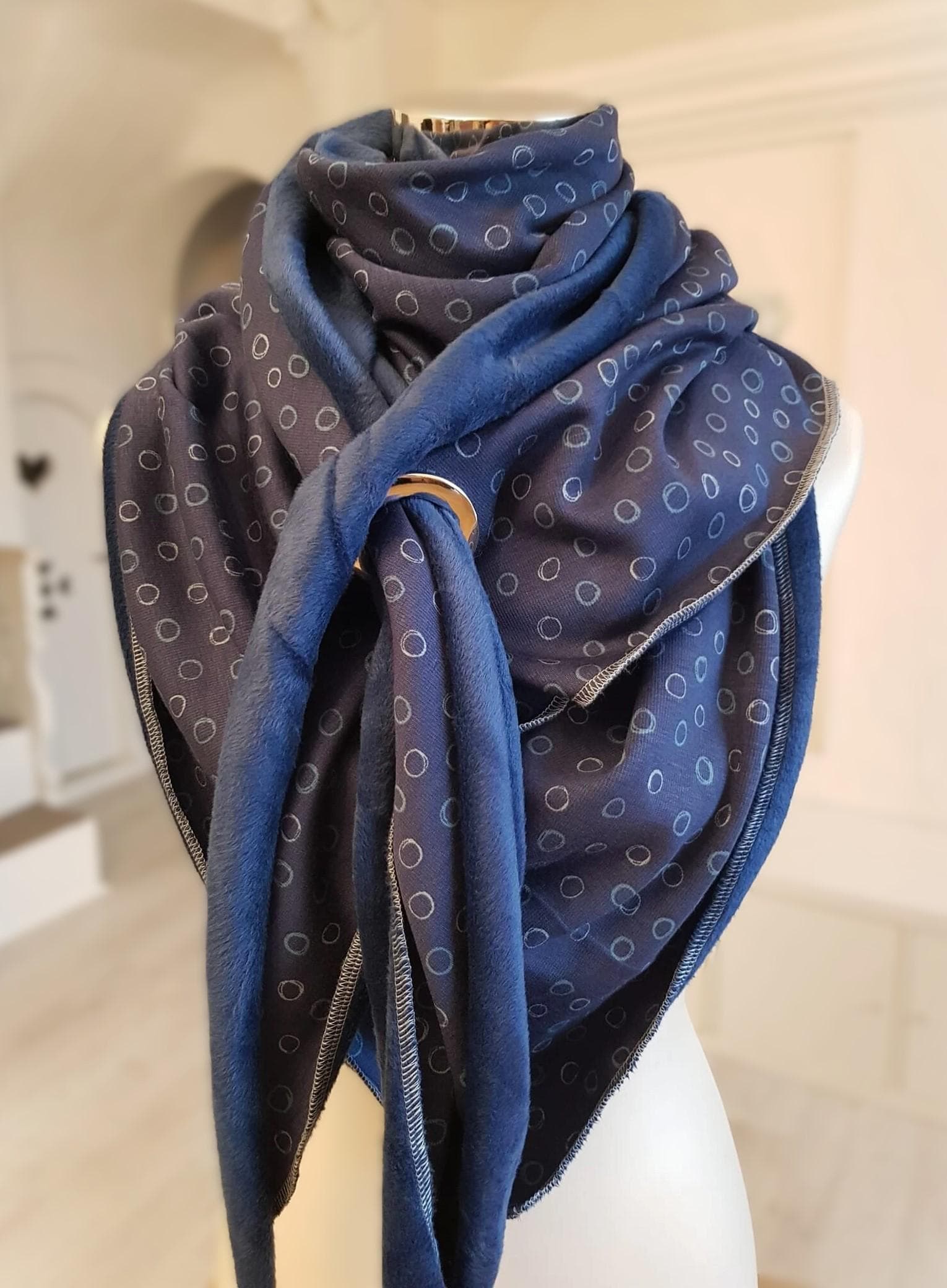 xxl-Schal Aus Alpenfleece in Blau Mit Kreisen von SchenkenoderBehalten