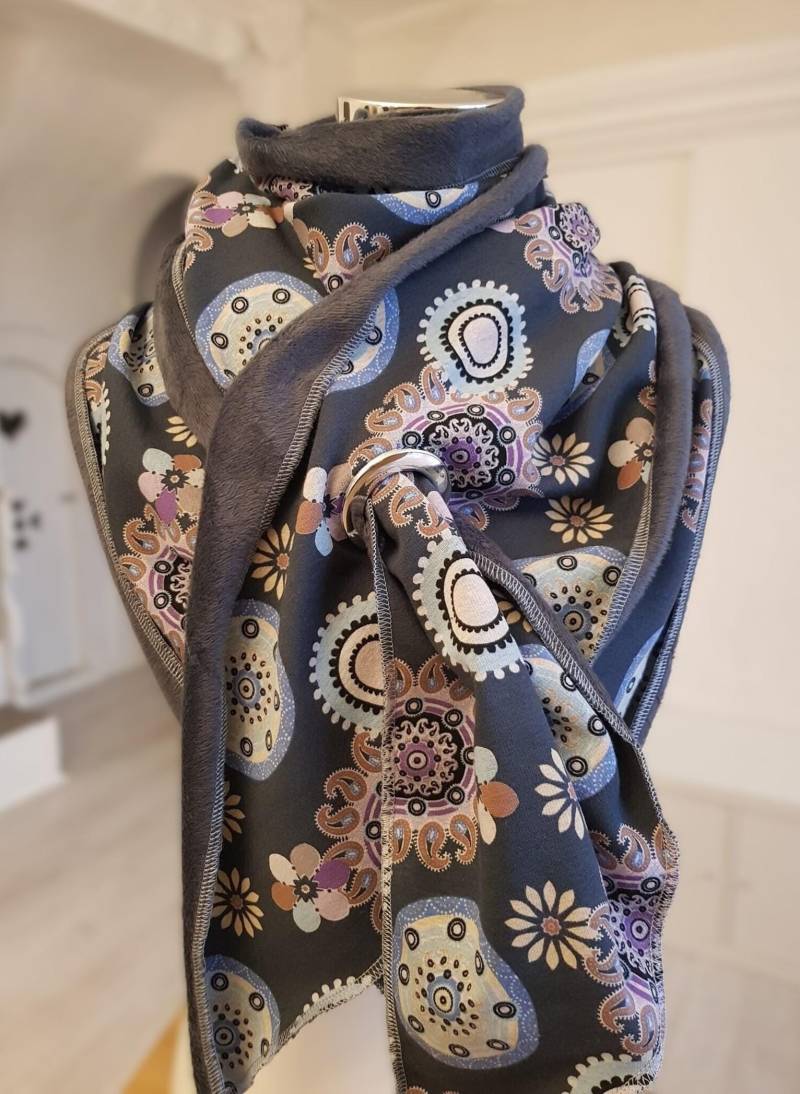 xxl-Schal Aus Alpenfleece in Graublau Mit Blumen von SchenkenoderBehalten