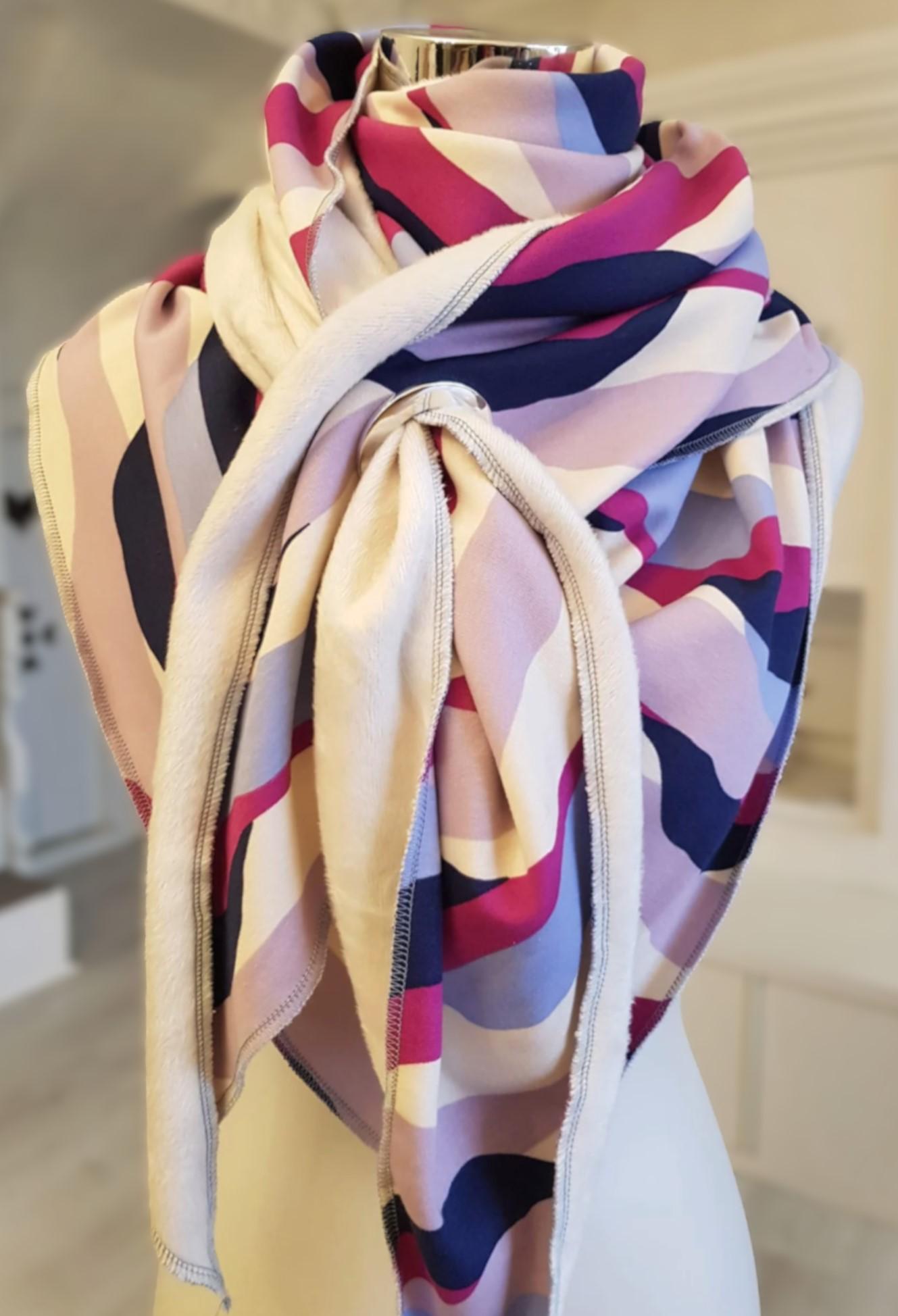 xxl-Schal Aus Alpenfleece in Rosa, Pink Und Weiß von SchenkenoderBehalten