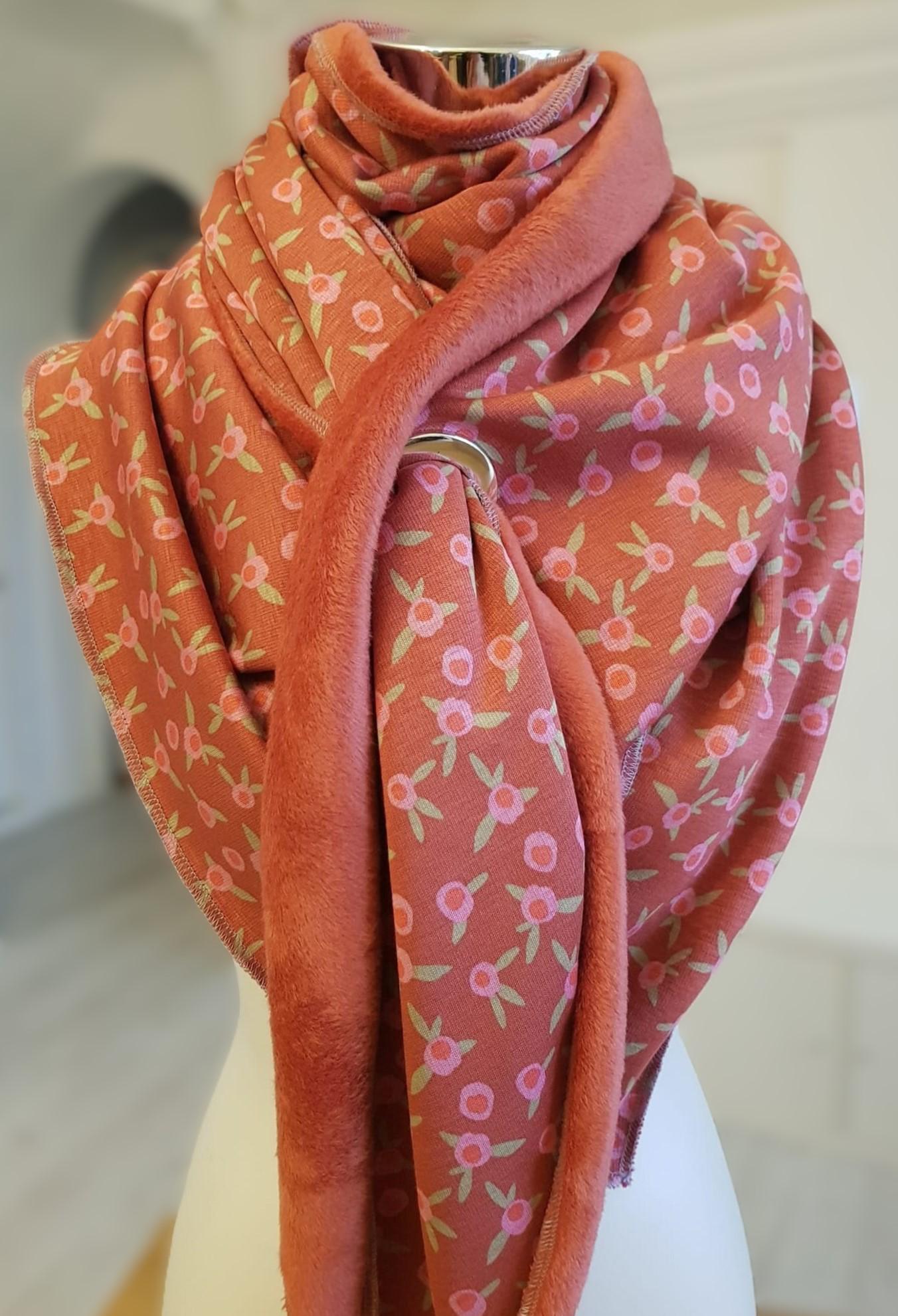 xxl-Schal Aus Alpenfleece in Rot Mit Blumen xxl-Schal Aus Alpenfleece in Rot Mit Blumen von SchenkenoderBehalten