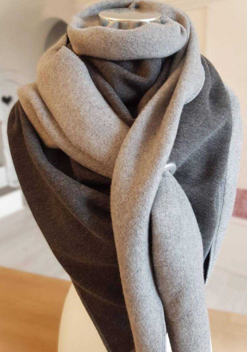 xxl-Schal Aus Wintersweat in Dunkelgrau Und Hellgrau von SchenkenoderBehalten