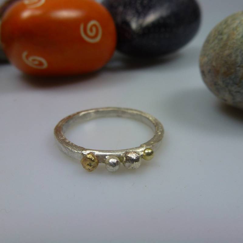 Mit Vier Kügelchen, Fairtrade Silber Ring Fairtrade Gold , Handgefertigt, Strukturiert, Ein Echtes Unikat Mit Vier Kügelchen, Fairtrade Silber Ring Fairtrade Gold , Handgefertigt, Strukturiert, Ein Echtes Unikat von ScherkSchmuck
