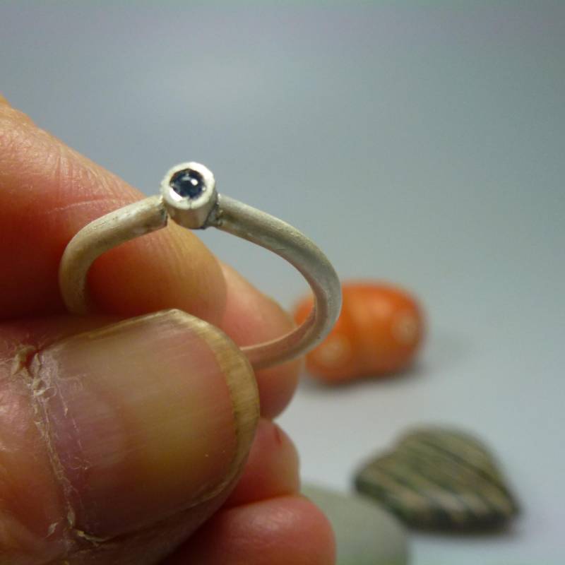 Vorsteckring, Zarter Silberring, Aus Fairtrade Silber Mit Einem Kleinen Blauen Turmalin Vorsteckring, Zarter Silberring, Aus Fairtrade Silber Mit Einem Kleinen Blauen Turmalin von ScherkSchmuck