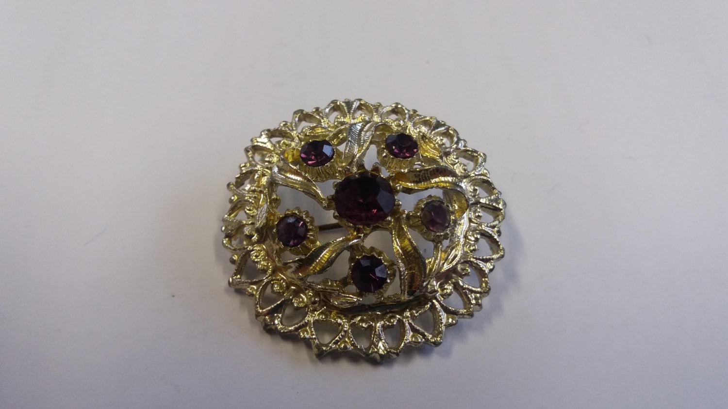 Jahrgang Lila Stein Schneeflocke Brosche - Ungewöhnliche Schicke Kitsch Stück von SchickSchmuckStore