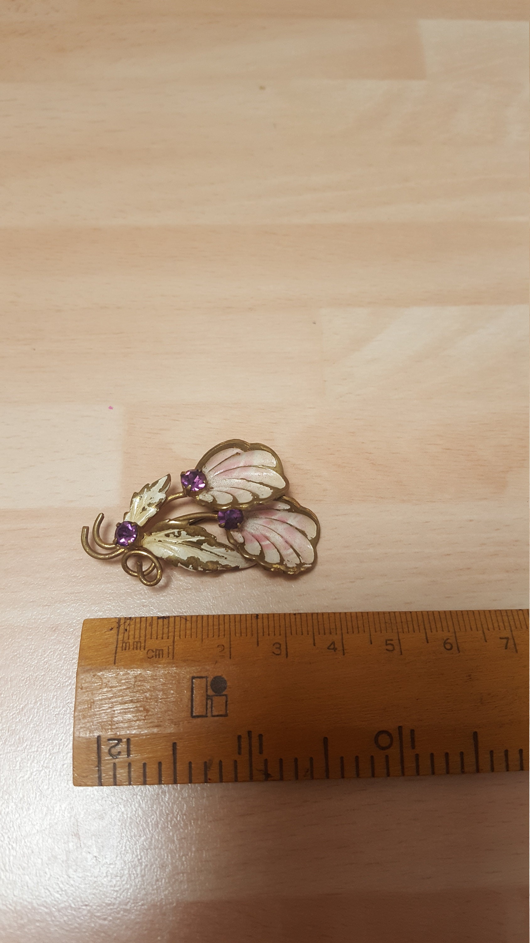 Vintage-Malch-Malte Blumenbrosche Lila Stein 40S-Hochzeit Sommer-Feststück Liebste Interessant von SchickSchmuckStore