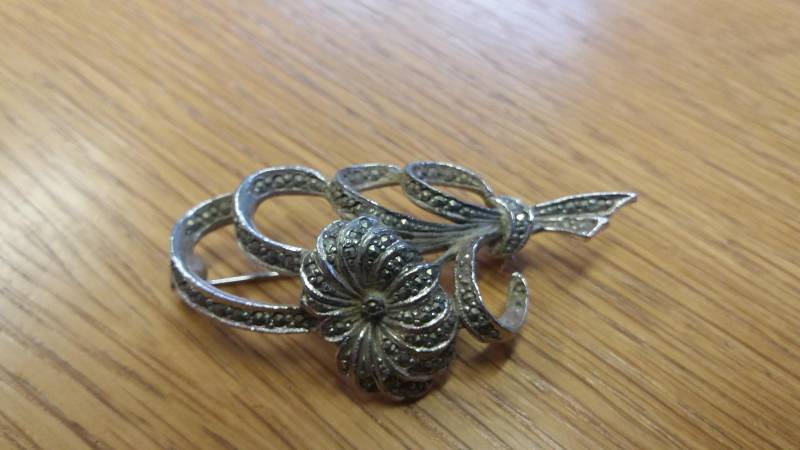 Vintage Metall Silber Ton Markasit Blumenbrosche - Kitsch Schicke Boho-stück von SchickSchmuckStore