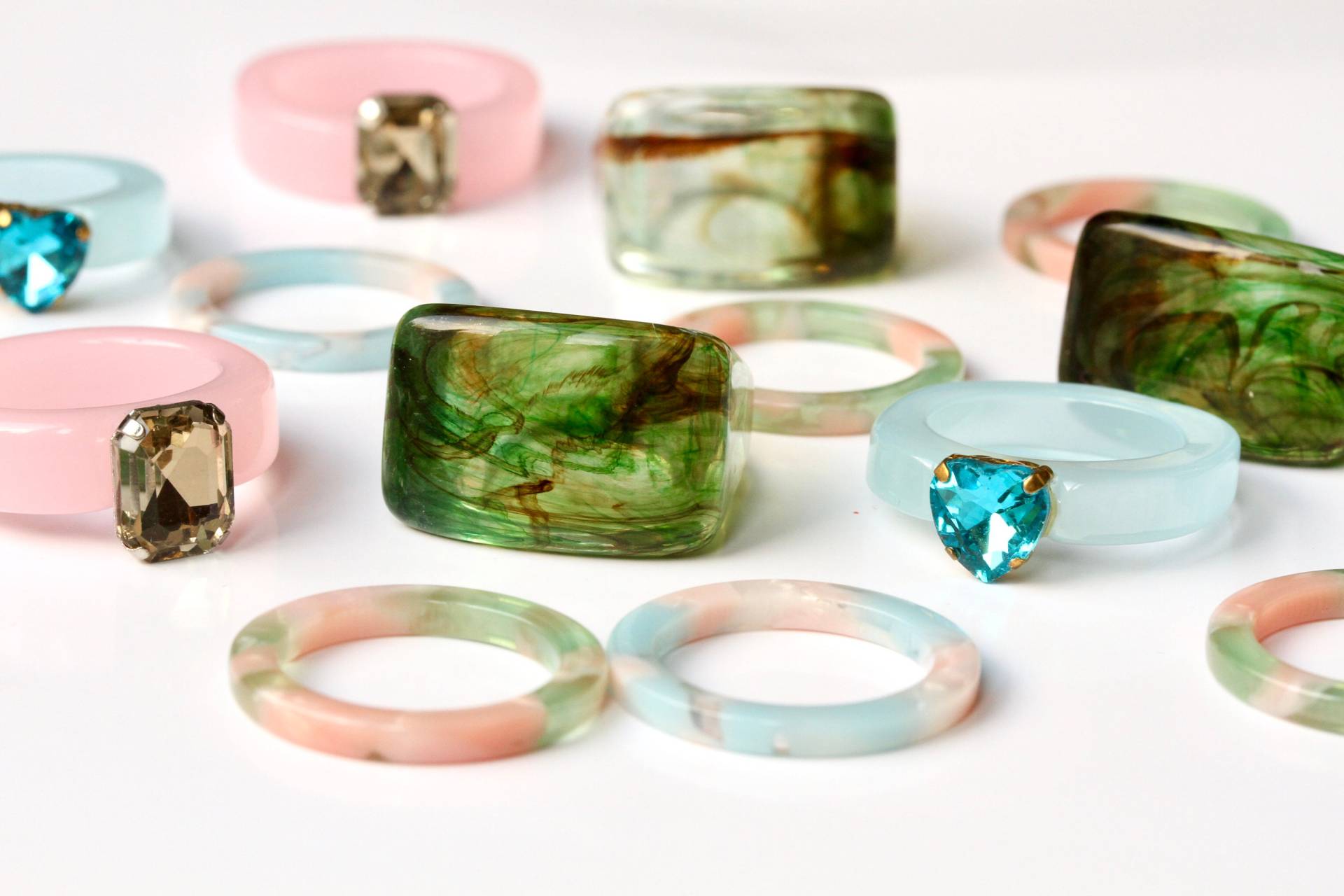 Resin Ring Pastel/Kunststoff Geschenk Für Sie Harz Trendschmuck Bunte Ringe Chunky 90Er Trend Marmoriert von SchickiMi