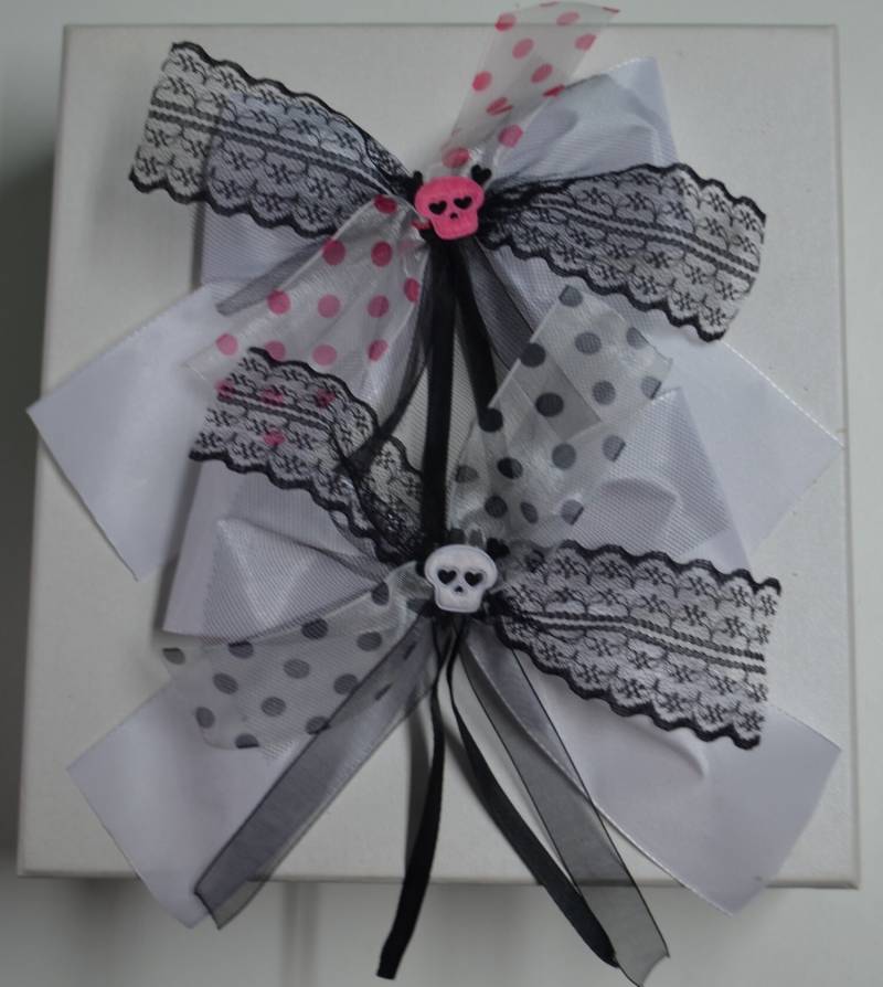 Spitze, Tüll, Punkte Hammer-Schleife Mit Totenkopf Spitze, Tüll, Punkte Hammer-Schleife Mit Totenkopf von Schleifenparadies