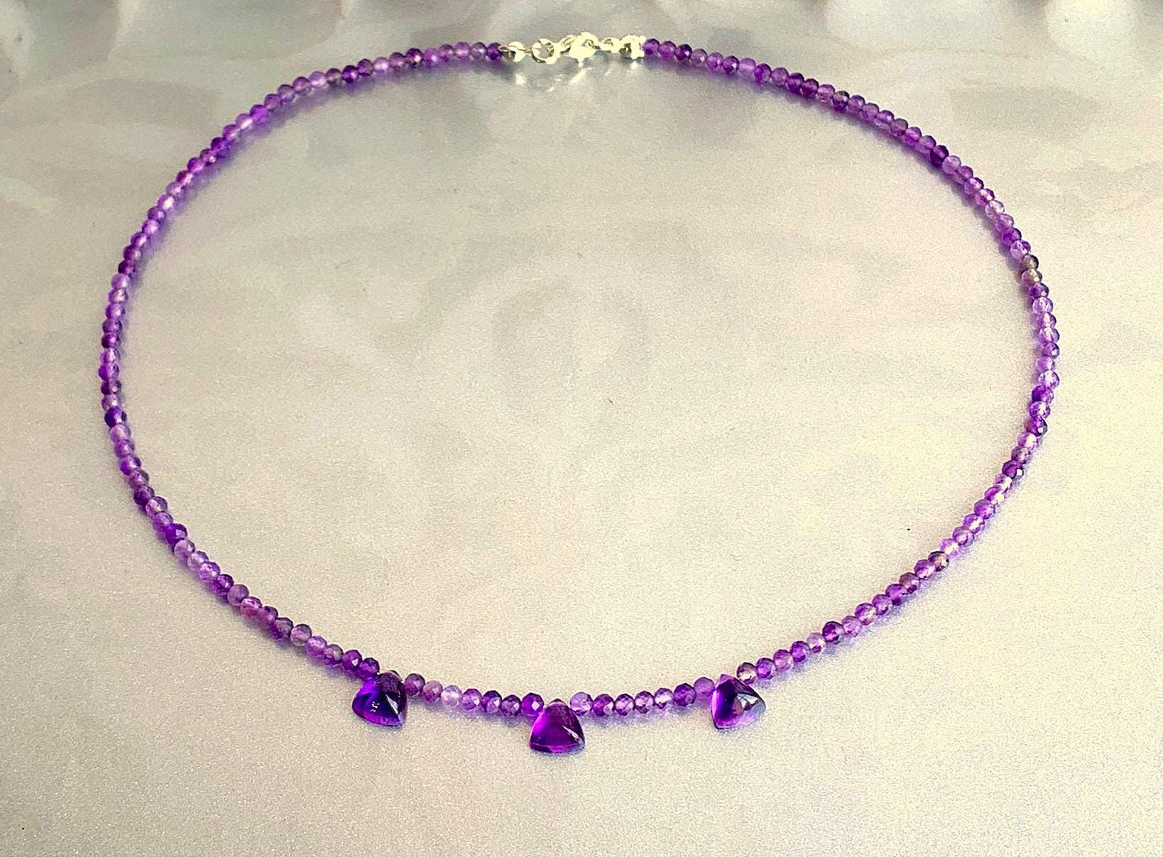 Amethyst Qualität Aa Als Zierliche Kette Aus Perlen 3mm Mit Facetten Und Einem Amethyst-Cabochon von SchlesierDesigns
