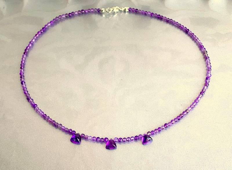 Amethyst Qualität Aa Als Zierliche Kette Aus Perlen 3mm Mit Facetten Und Einem Amethyst-Cabochon von SchlesierDesigns