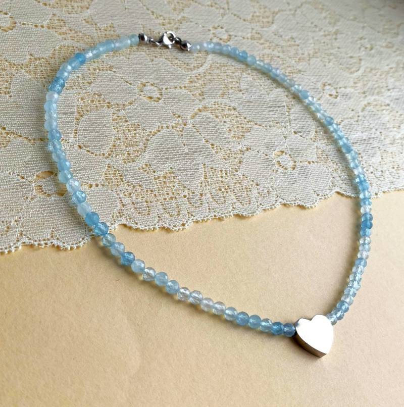 Aquamarin Aaa, Kette Aus Perlen 4-4, 5mm Mit Facetten Und Poliertes Edelstahlherz 15mm Aquamarin Aaa, Kette Aus Perlen 4-4, 5mm Mit Facetten Und Poliertes Edelstahlherz 15mm von SchlesierDesigns