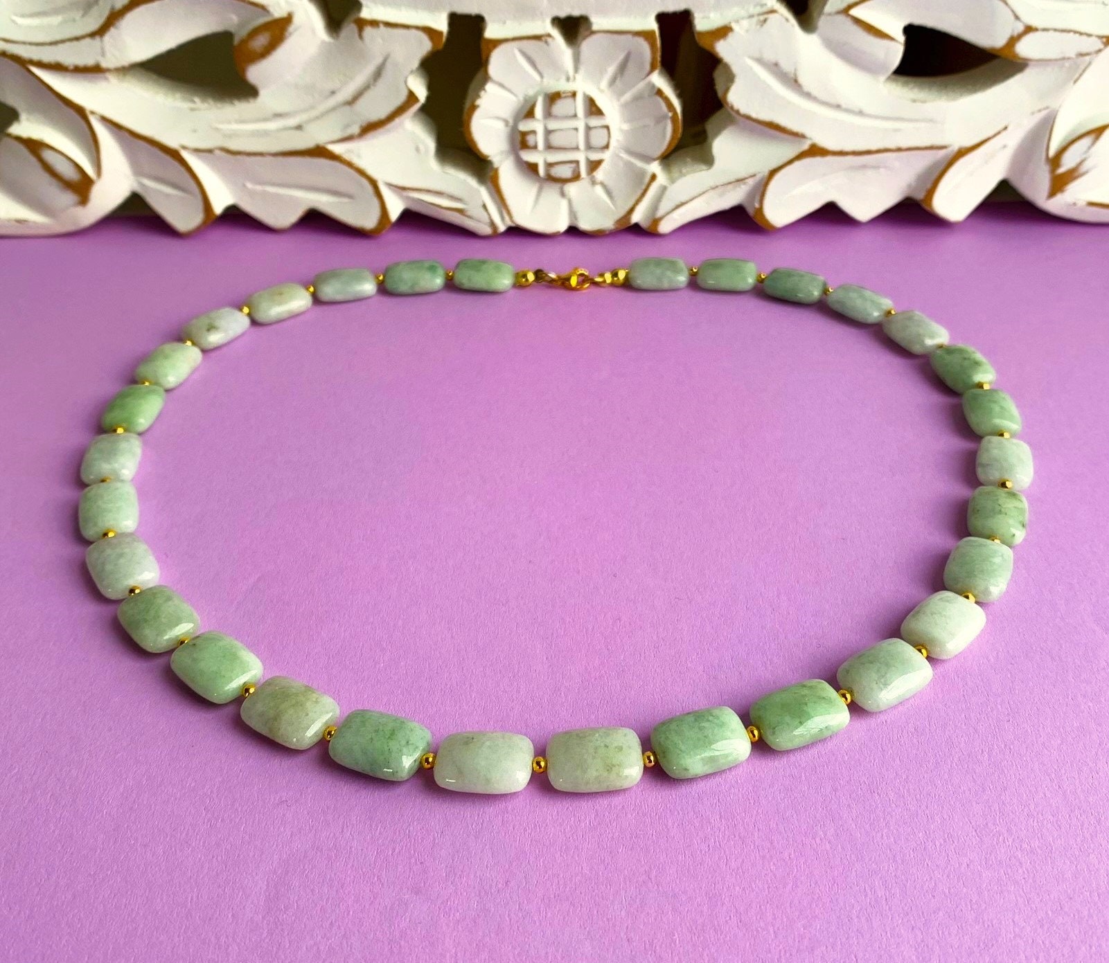 Echte Burma Jade | Jadeit, Ungefärbt, 14.5x10.5x6mm Mit Goldenen Miniperlen Rundum von SchlesierDesigns