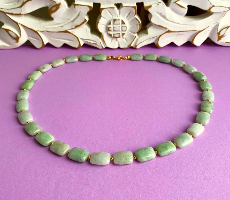 Echte Burma Jade | Jadeit, Ungefärbt, 14.5x10.5x6mm Mit Goldenen Miniperlen Rundum von SchlesierDesigns