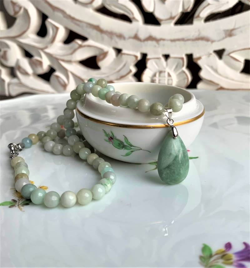 Echte Burma Jade | Jadeit, Ungefärbt, Kette Aus Perlen 6mm | Klasse A Mit Zauberhaftem Anhänger - von SchlesierDesigns