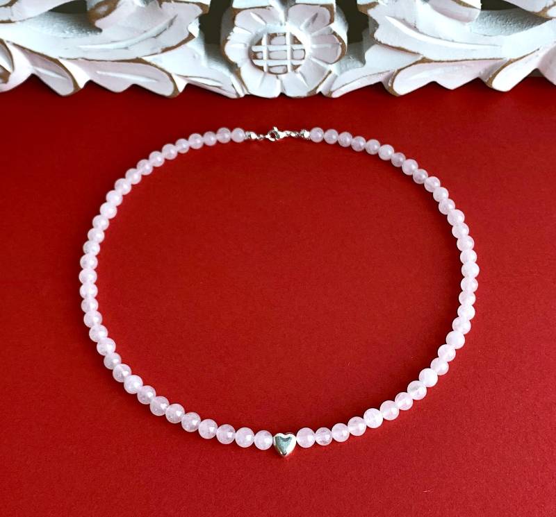 Echte Jade, Weiß, Kette Aus Perlen 6mm Und Ein Silberherz 8x8x4mm - Echte Jade, Weiß, Kette Aus Perlen 6mm Und Ein Silberherz 8x8x4mm - von SchlesierDesigns
