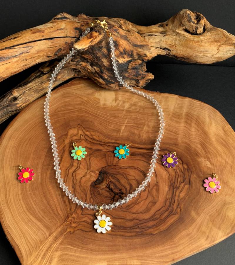 Kette Aus Echtem Bergkristall 4mm Mit Anhänger "Emaillierte Blüte" | Blüte in 6 Farben Wählbar von SchlesierDesigns