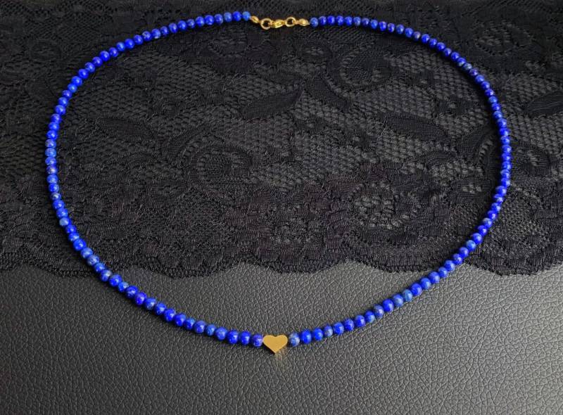 Lapislazuli A 4mm-Perlen Rund | Natürlich Ungefärbt Mit Goldenem Herz | Gebürstete Oberfläche Als Kette von SchlesierDesigns