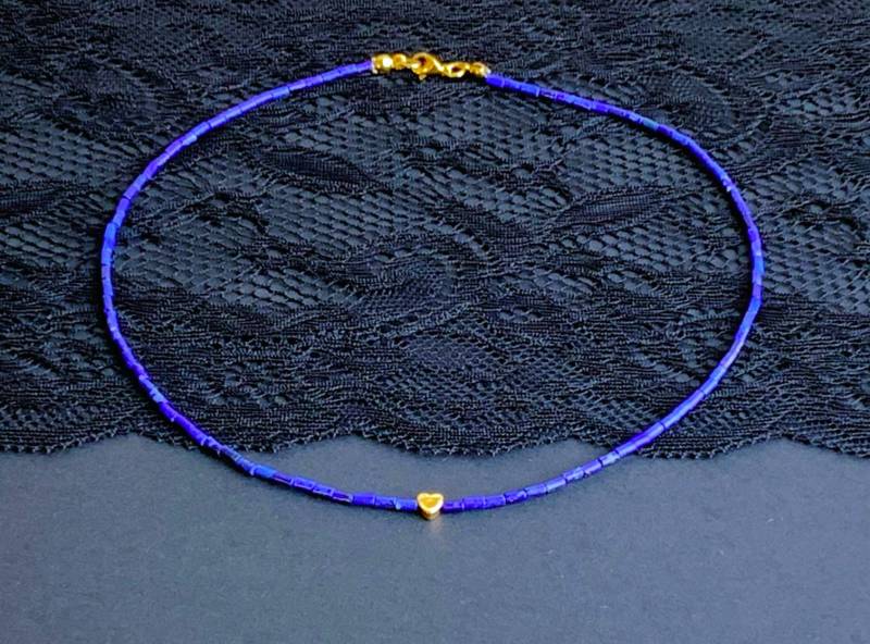 Lapislazuli Aa Röhren 4, 5x2, 5mm | Natürlich Ungefärbt Mit Kleinem 18Kvergoldeten Herz Als Kette - von SchlesierDesigns