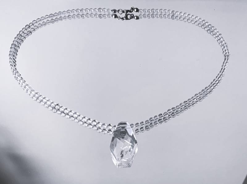 Klarer Bergkristall - Eingefangene Tautropfen Perlen Rund 3mm Mit Handgefertigtem Bergkristall- Anhänger von SchlesierDesigns