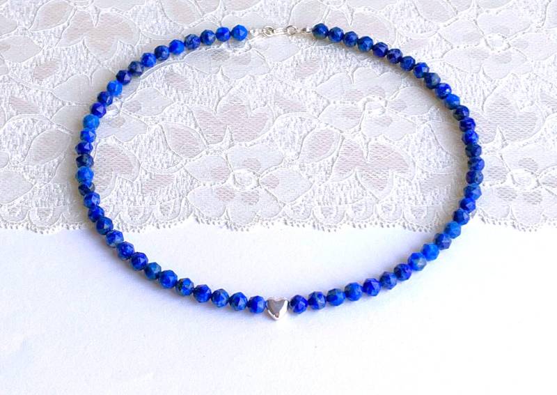 Lapislazuli A 6 -7 Mm-Perlen Im Sternschliff | Natürlich Ungefärbt Als Besondere Lapislazuli-Kette Mit Einem Herz Aus 925Silber - von SchlesierDesigns