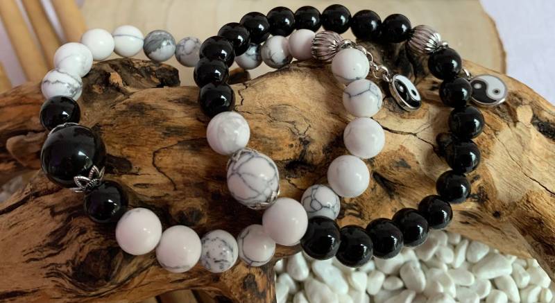 Partner-Armbänder Yingyang 8 Mm-Edelstein-Perlen Howlith Und Obsidian von SchlesierDesigns