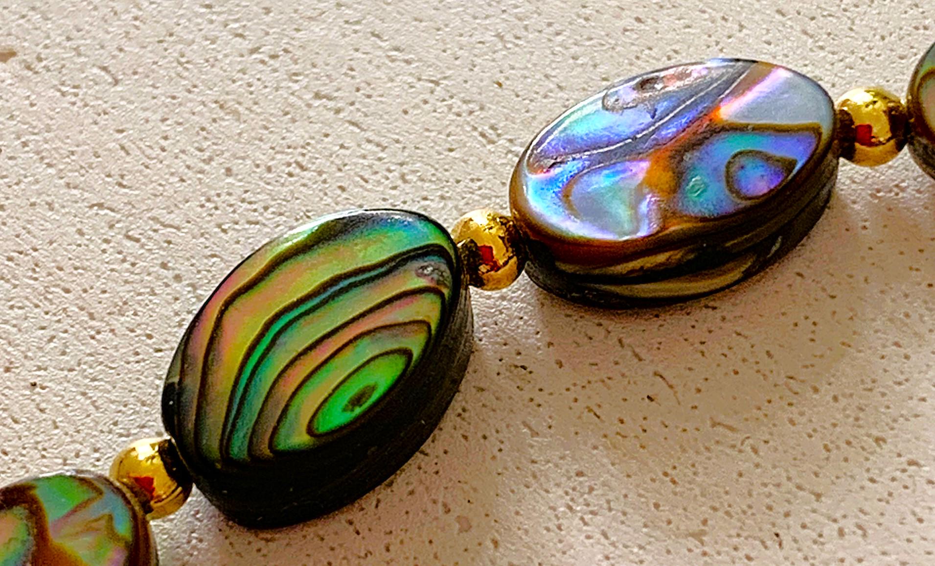 Paua Abalone | Natürl. Perlmutt Von Seeohren Oval 10x6x3mm Bunt Irisierend Mit Miniperlen Als Armband Paua Abalone | Natürl. Perlmutt Von Seeohren Oval 10x6x3mm Bunt Irisierend Mit Miniperlen Als Armband von SchlesierDesigns