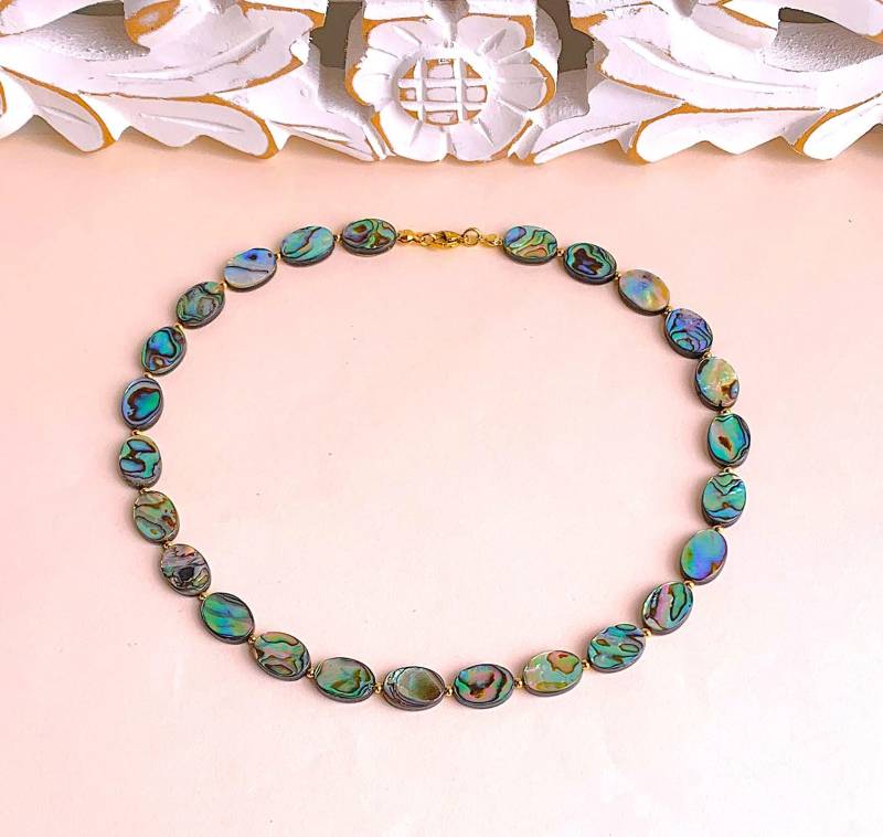 Paua Abalone | Natürliches Perlmutt Von Seeohren Oval 14x10x3mm Bunt Irisierend Mit Goldenen Miniperlen von SchlesierDesigns