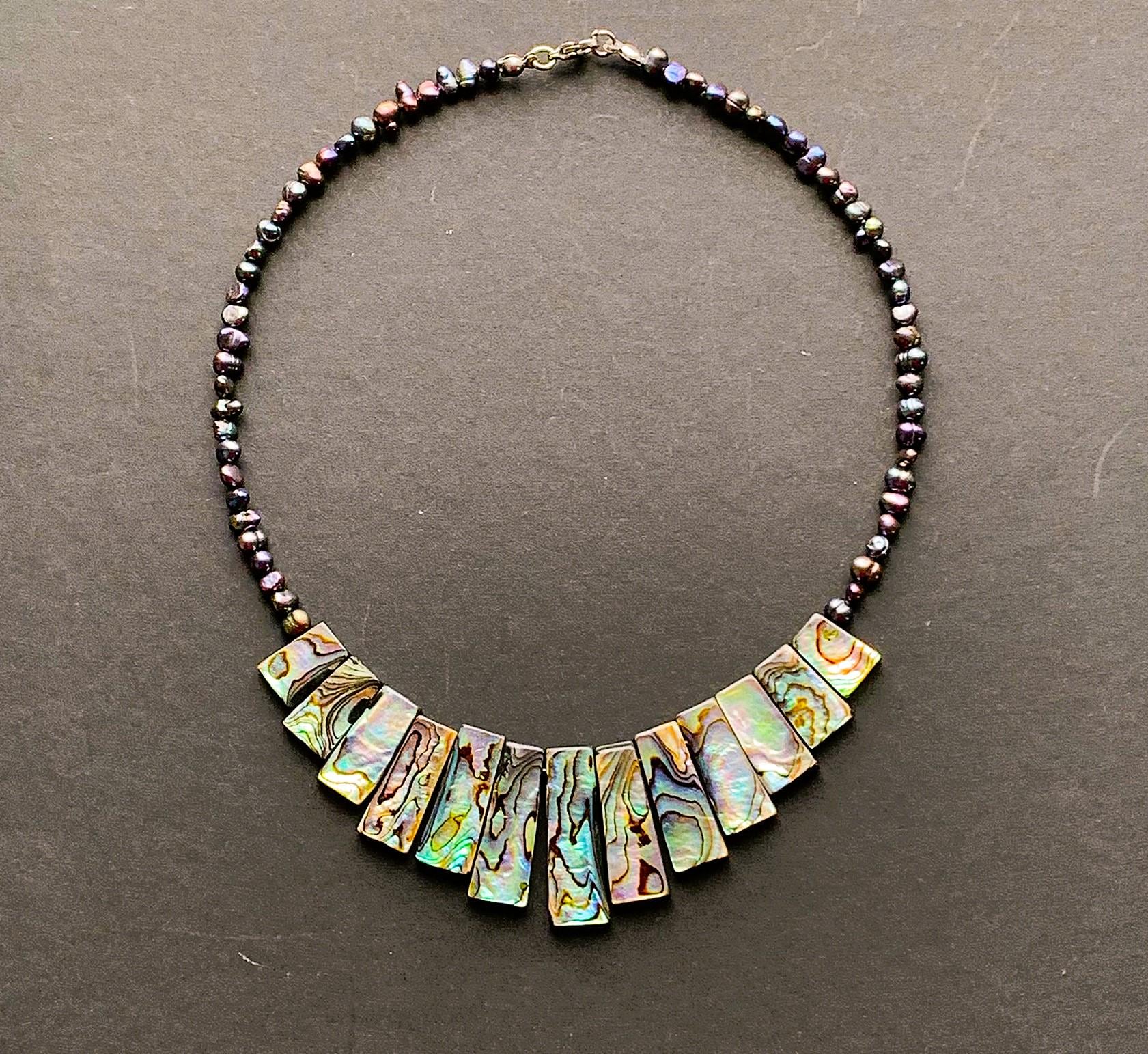 Paua Abalone Zauberhaft Schöne Halskette Mit Dunklen Zuchtperlen Paua Abalone Zauberhaft Schöne Halskette Mit Dunklen Zuchtperlen von SchlesierDesigns