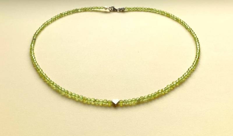 Peridot Qualität A Zauberhaft Klares Grün | Ungefärbt in Runden Perlen 3mm Mit Kleinem Herz von SchlesierDesigns