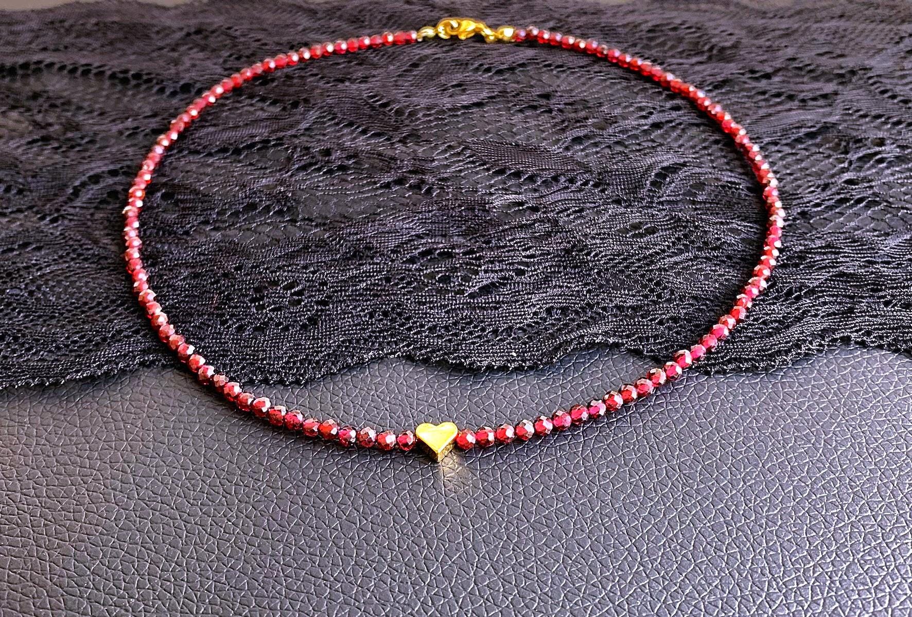 Roter Granat, Kette Aus Facettierten Perlen 3mm Mit Einem Kleinen Herz von SchlesierDesigns
