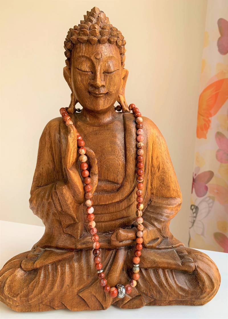 Roter Jaspis | Ungefärbt, Kette Aus Perlen 6mm Mit Großer Silberner Perle Im Zentrum - von SchlesierDesigns