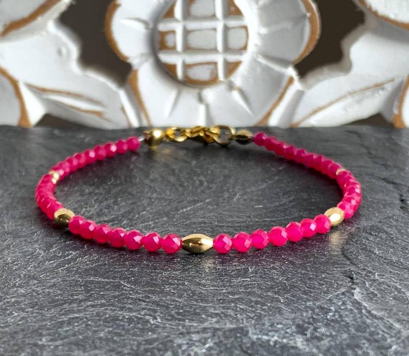 Rubin Und Gold Armband Aus Ungefärbtem 3mm Mit Goldperlen von SchlesierDesigns