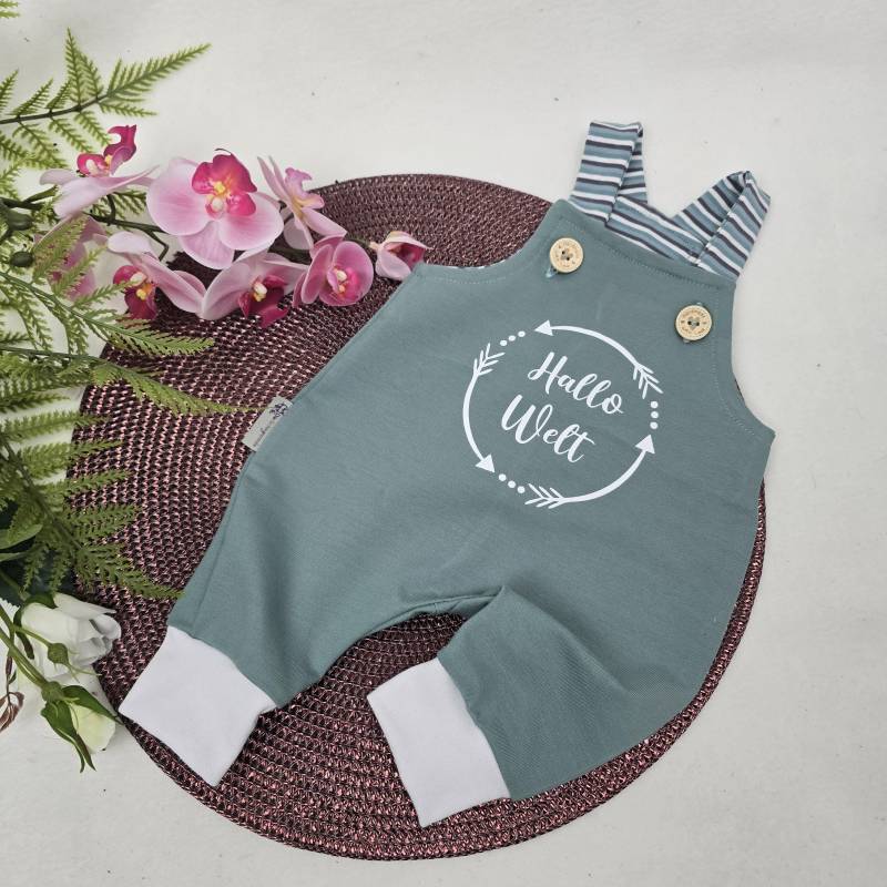 strampler Latzhose Romper Mit Holzknöpfen - Geschenk Zur Geburt Individualisierbar von Schleyereule