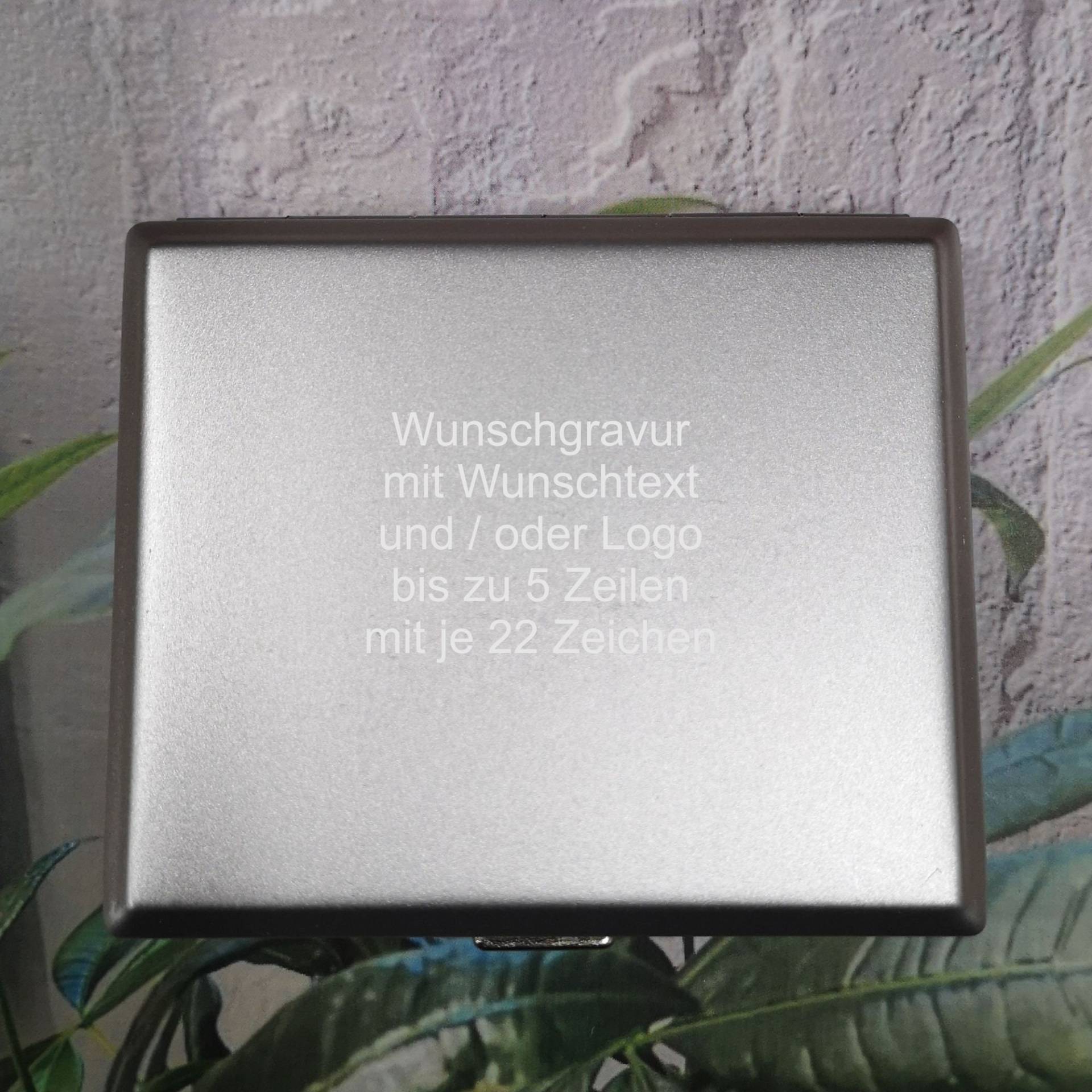 Elegante Zigarettenetuis Im Antiken Design Mit Wunschgravur Aus Metall Gummizug Für 18 Zigaretten Elegante Zigarettenetuis Im Antiken Design Mit Wunschgravur Aus Metall Gummizug Für 18 Zigaretten von Schluesselbude