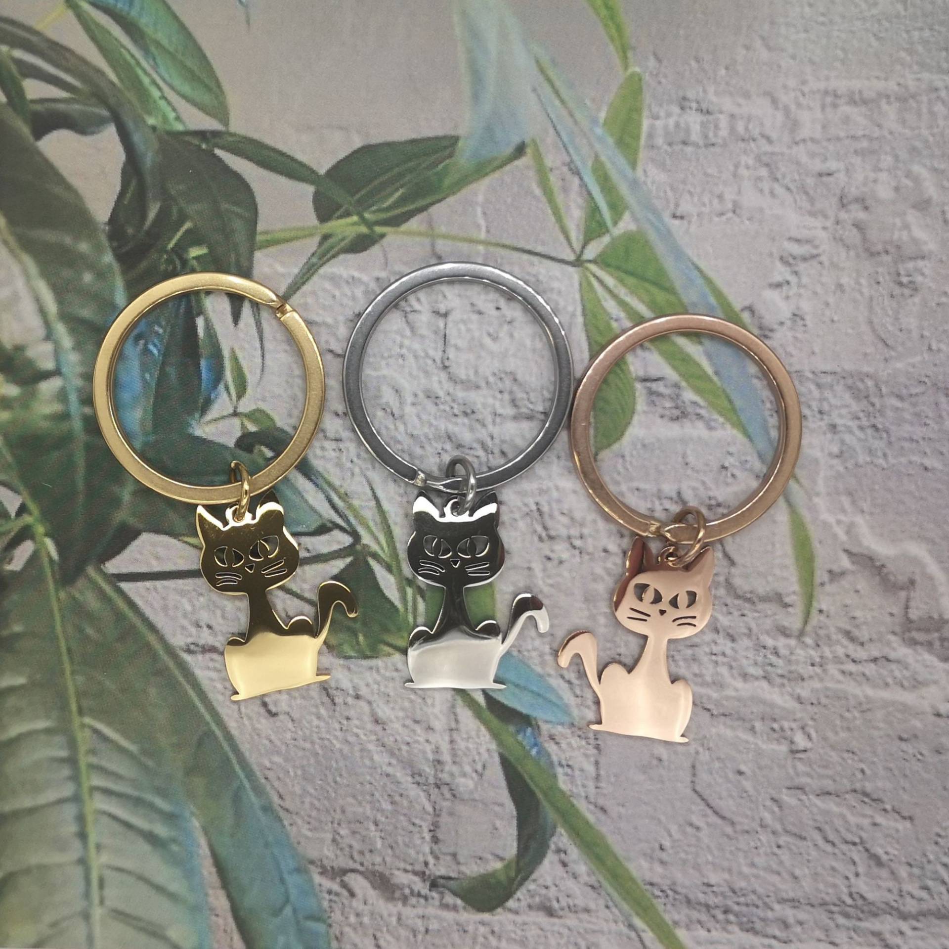 Niedlicher Katzen Schlüsselanhänger Aus Edelstahl in Den Farben Gold, Silber Und Rose'. Katze, Personalisiert Mit Namen Niedlicher Katzen Schlüsselanhänger Aus Edelstahl in Den Farben Gold, Silber Und Rose'. Katze, Personalisiert Mit Namen von Schluesselbude