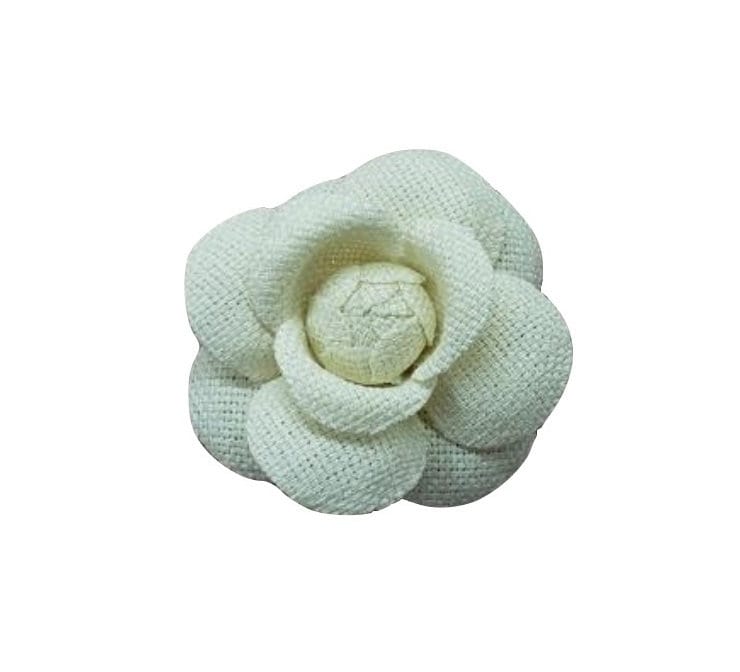 M & S Schmalberg 2 "Off-White Linen Camellia Brosche Pin | Anstecknadel. Stoffblume Made in New York von SchmalbergFlowersNYC