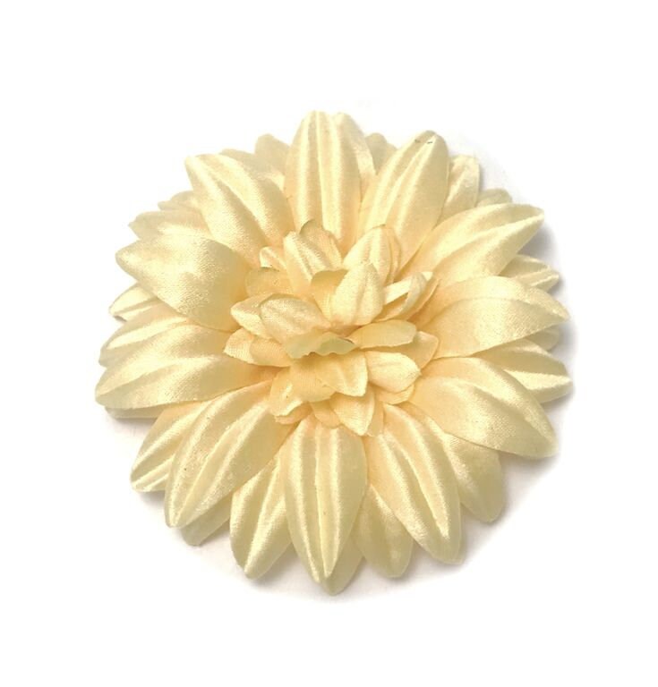 M & S Schmalberg 3 "Creme Satin Opened Daisy Flower Pin von SchmalbergFlowersNYC