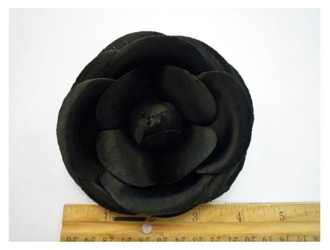 M & S Schmalberg 4 "Schwarzer Seidensatin Camellia Stoff Blumenbrosche - Made in Den Usa von SchmalbergFlowersNYC