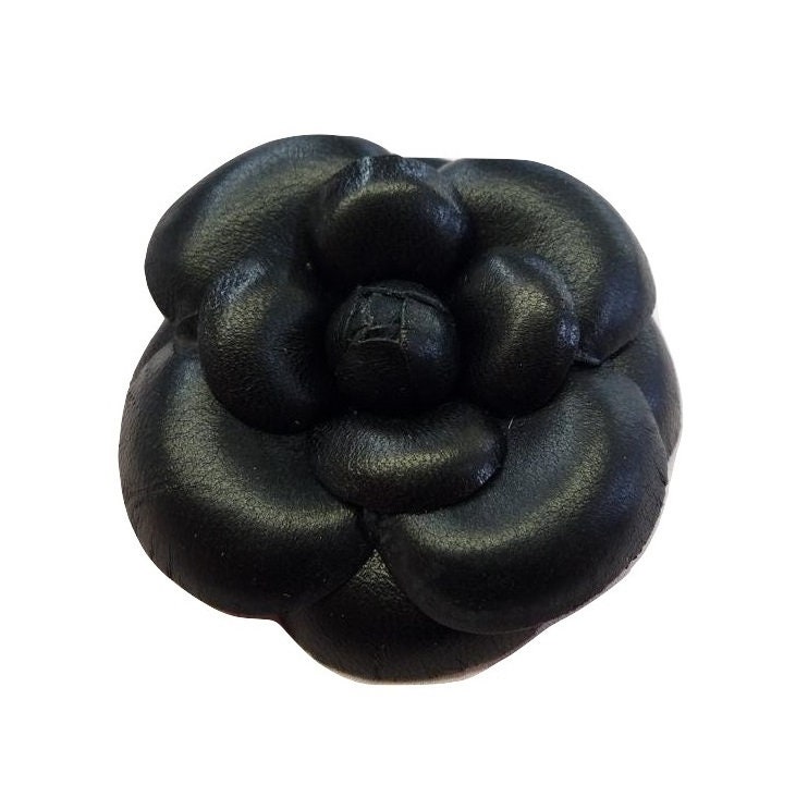 M&s Schmalberg 3"Schwarz Leder Camellia Blumen Brosche Anstecknadel von SchmalbergFlowersNYC