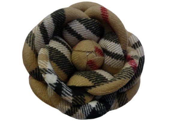 M&s Schmalberg Neu Blumen Pin/Brosche - Plaid Camellia 10cm Aus Einem Schal Gemacht M&s Schmalberg Neu Blumen Pin/Brosche - Plaid Camellia 10cm Aus Einem Schal Gemacht von SchmalbergFlowersNYC