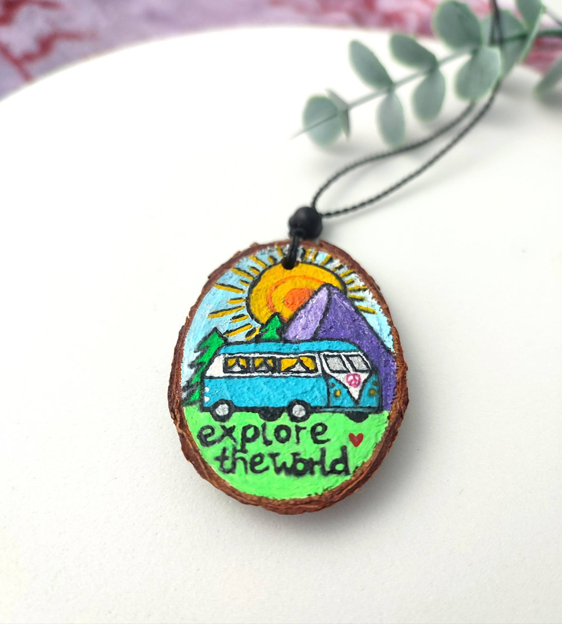 Hippiekette | Makrameeschmuck Holz Kette Hippiebus Halskette Reisen Vw Bus Festival von Schmetterlingbetupft